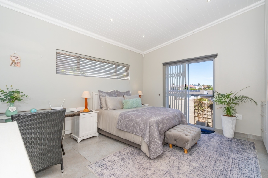 5 Bedroom Property for Sale in Myburgh Park Western Cape